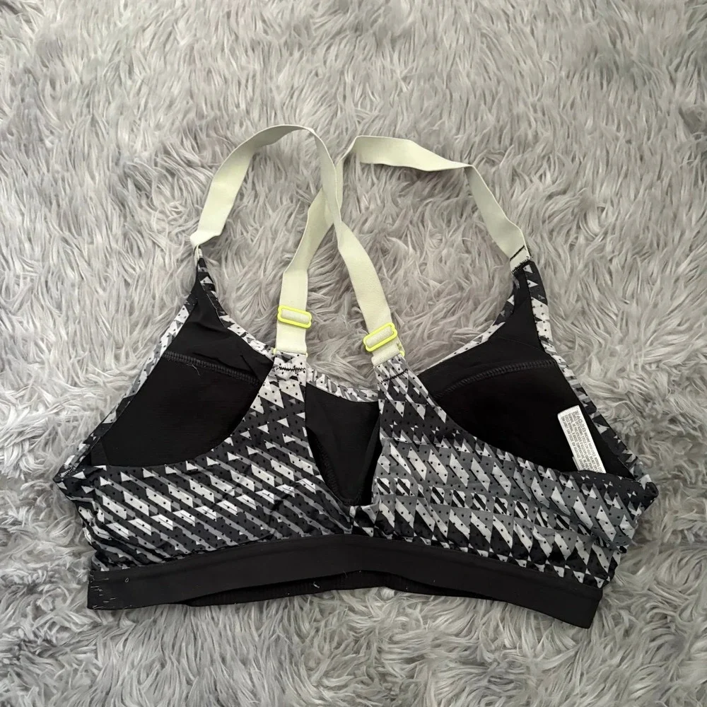 Victoria Secret Sport Padded Sports Bra Black White Design‎ Size 34B Athletic